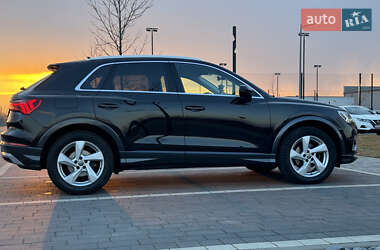 Позашляховик / Кросовер Audi Q3 2019 в 