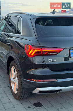 Позашляховик / Кросовер Audi Q3 2019 в 