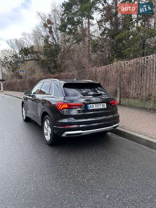 Внедорожник / Кроссовер Audi Q3 2020 в Киеве