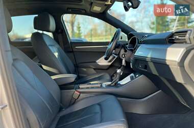 Внедорожник / Кроссовер Audi Q3 2022 в 