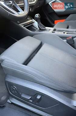 Внедорожник / Кроссовер Audi Q3 2021 в 