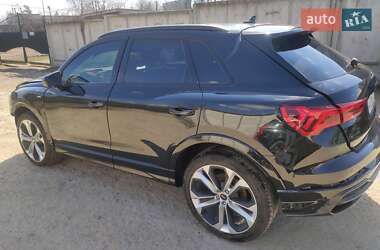 Внедорожник / Кроссовер Audi Q3 2022 в 