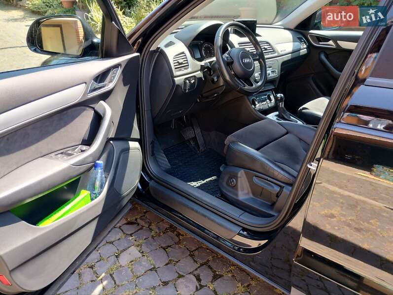 Внедорожник / Кроссовер Audi Q3 2015 в Ужгороде