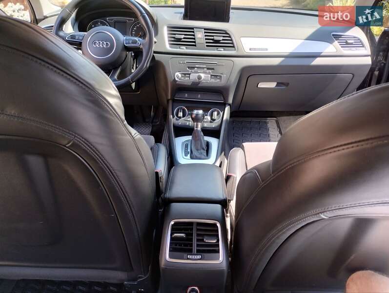 Внедорожник / Кроссовер Audi Q3 2015 в Ужгороде