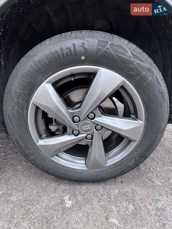 Внедорожник / Кроссовер Audi Q3 2019 в Киеве
