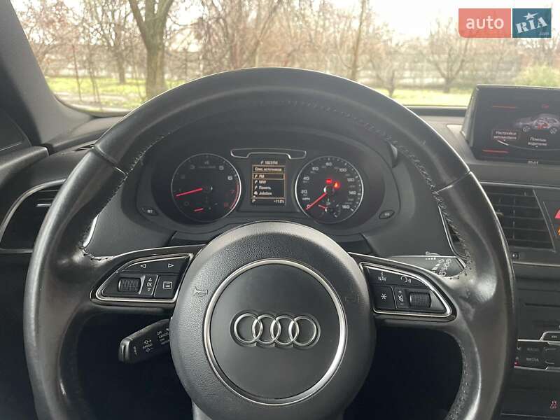 Внедорожник / Кроссовер Audi Q3 2015 в Днепре