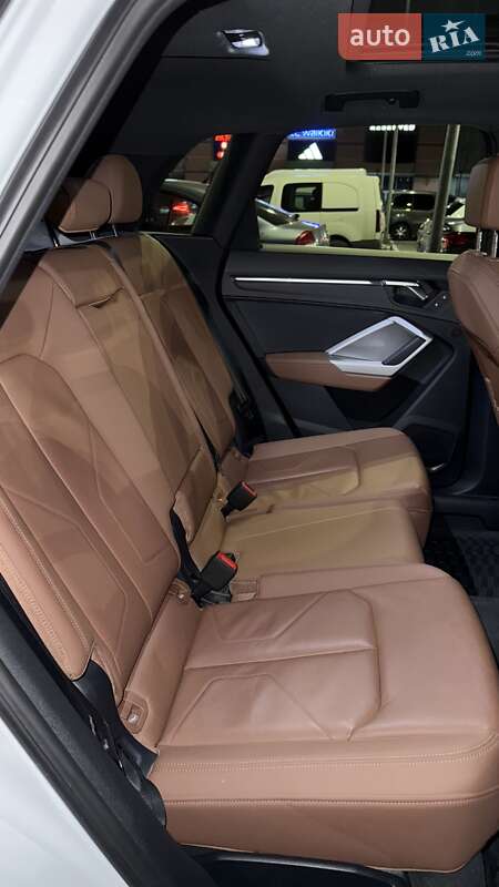 Внедорожник / Кроссовер Audi Q3 2020 в Львове