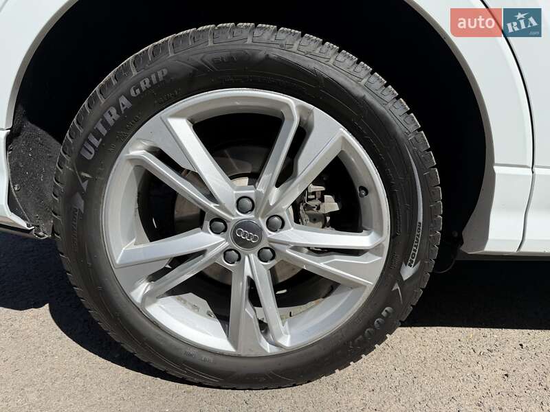 Внедорожник / Кроссовер Audi Q3 2020 в Львове