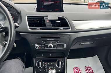 Позашляховик / Кросовер Audi Q3 2016 в 