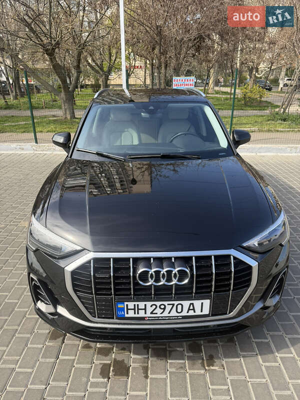 Внедорожник / Кроссовер Audi Q3 2022 в 