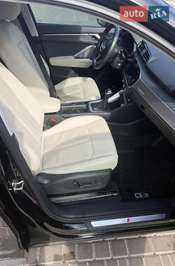 Внедорожник / Кроссовер Audi Q3 2022 в 