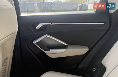 Внедорожник / Кроссовер Audi Q3 2022 в 