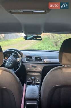 Позашляховик / Кросовер Audi Q3 2012 в 