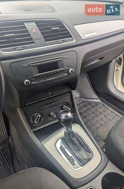 Позашляховик / Кросовер Audi Q3 2012 в 