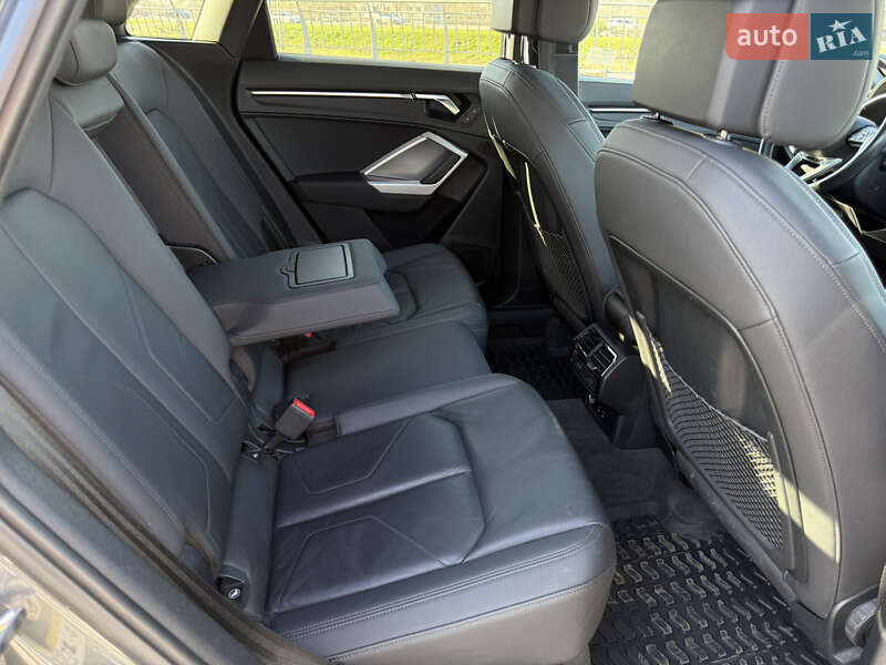 Внедорожник / Кроссовер Audi Q3 2019 в Киеве