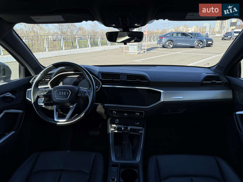 Внедорожник / Кроссовер Audi Q3 2019 в Киеве