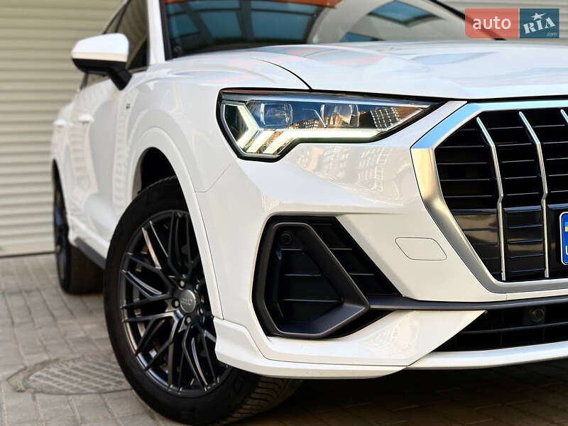 Внедорожник / Кроссовер Audi Q3 2021 в Житомире