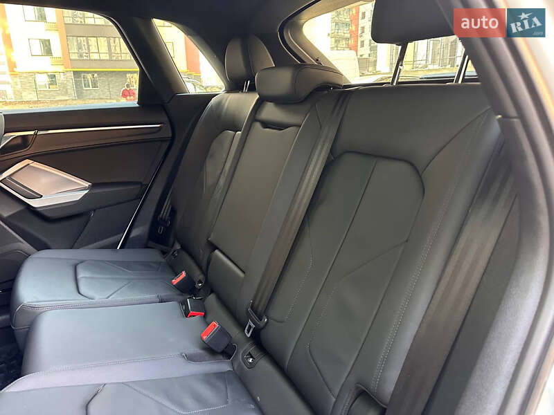 Внедорожник / Кроссовер Audi Q3 2021 в Житомире