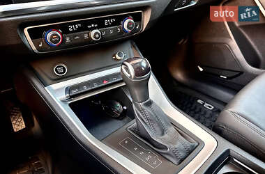 Внедорожник / Кроссовер Audi Q3 2021 в 