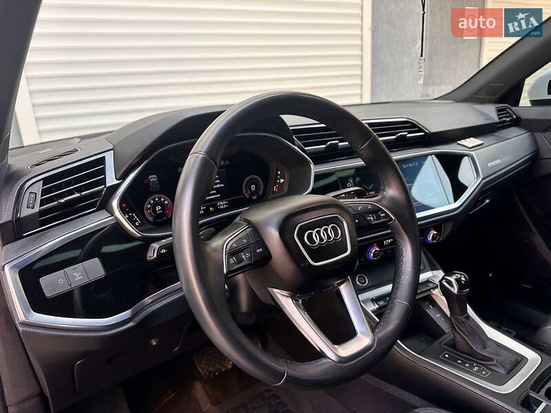 Внедорожник / Кроссовер Audi Q3 2021 в Житомире