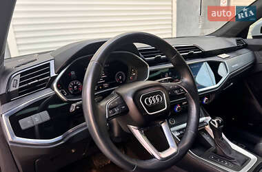 Внедорожник / Кроссовер Audi Q3 2021 в 