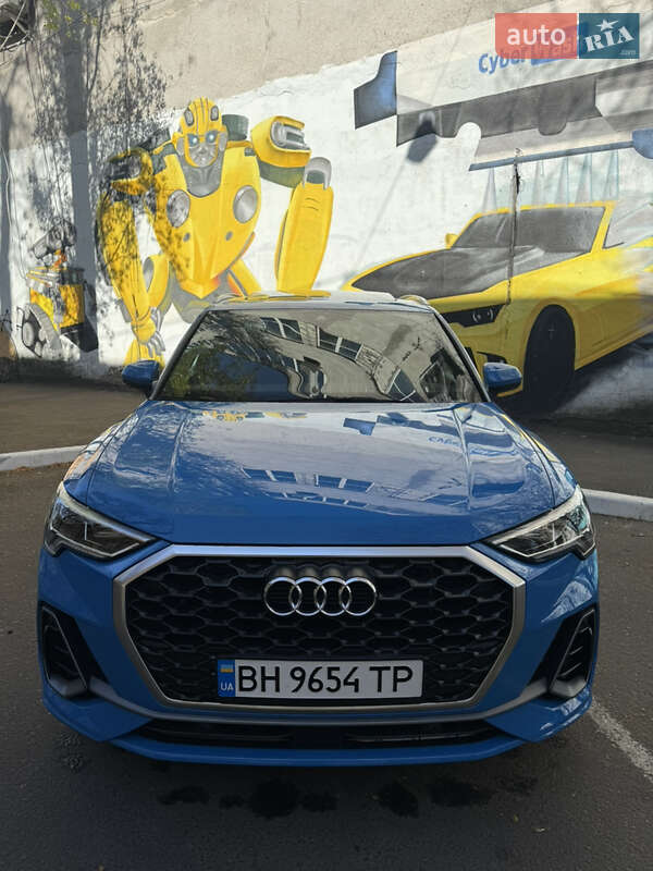 Внедорожник / Кроссовер Audi Q3 2019 в 