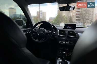 Позашляховик / Кросовер Audi Q3 2016 в 