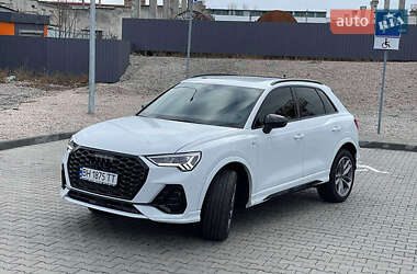 Внедорожник / Кроссовер Audi Q3 2021 в 