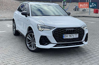 Внедорожник / Кроссовер Audi Q3 2021 в 