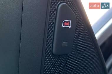 Позашляховик / Кросовер Audi Q3 2015 в 