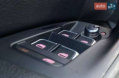 Позашляховик / Кросовер Audi Q3 2015 в 