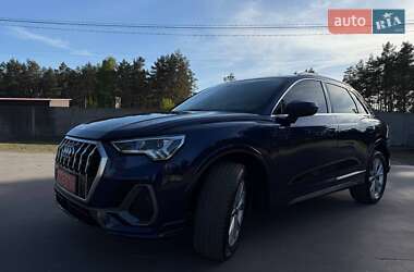 Позашляховик / Кросовер Audi Q3 2021 в 