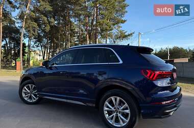 Позашляховик / Кросовер Audi Q3 2021 в 