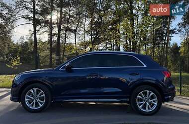Позашляховик / Кросовер Audi Q3 2021 в 