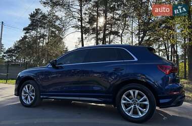 Позашляховик / Кросовер Audi Q3 2021 в 