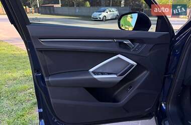 Позашляховик / Кросовер Audi Q3 2021 в 