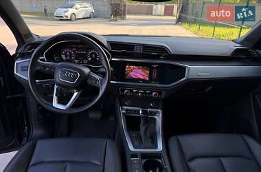 Позашляховик / Кросовер Audi Q3 2021 в 