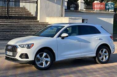 Позашляховик / Кросовер Audi Q3 2019 в 