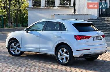 Позашляховик / Кросовер Audi Q3 2019 в 