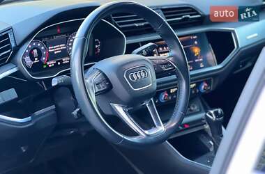 Позашляховик / Кросовер Audi Q3 2019 в 
