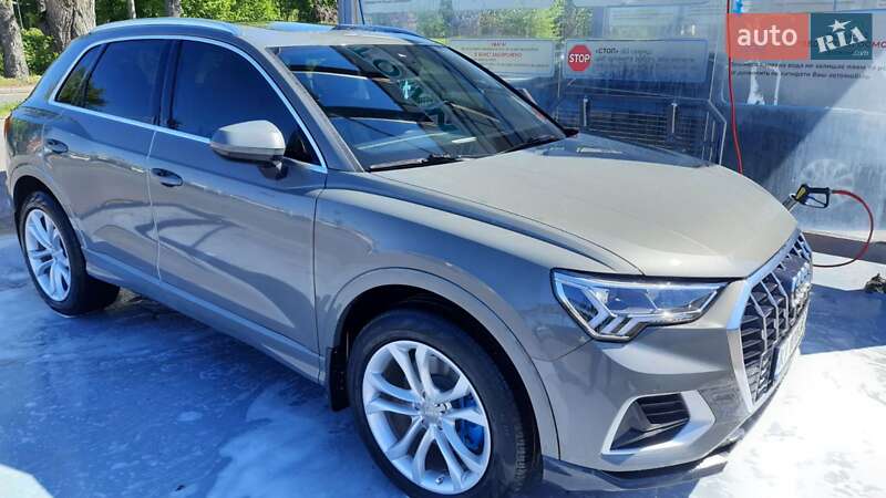 Позашляховик / Кросовер Audi Q3 2019 в Києві