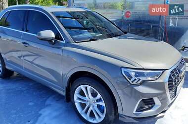 Внедорожник / Кроссовер Audi Q3 2019 в 