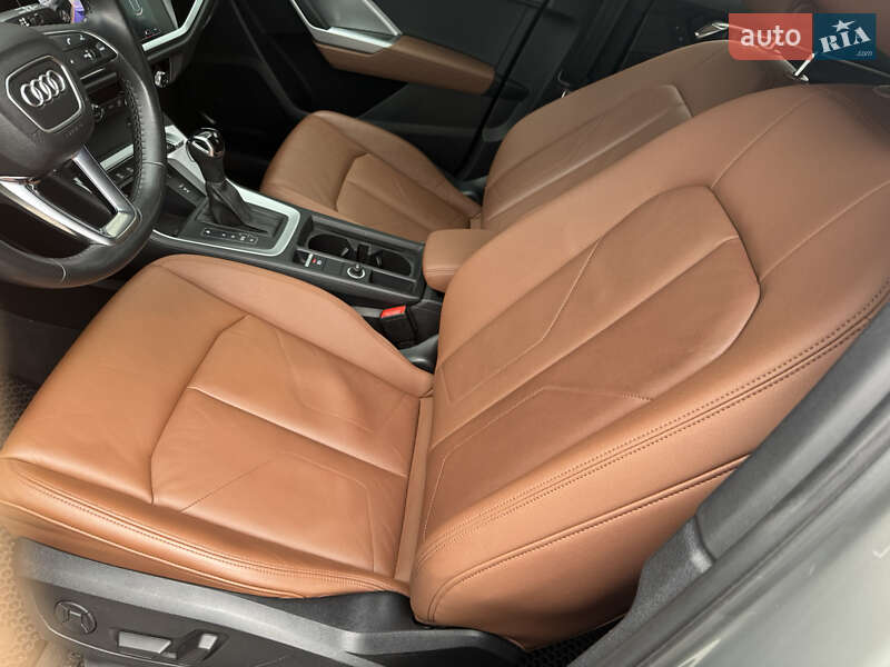 Внедорожник / Кроссовер Audi Q3 2019 в Киеве