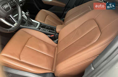Внедорожник / Кроссовер Audi Q3 2019 в 