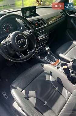 Позашляховик / Кросовер Audi Q3 2016 в 