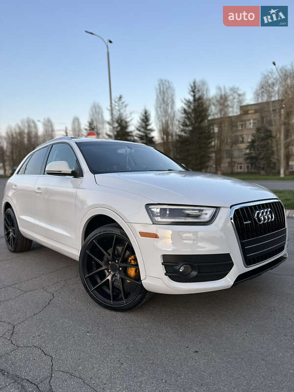 Внедорожник / Кроссовер Audi Q3 2015 в 