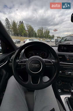 Позашляховик / Кросовер Audi Q3 2015 в 