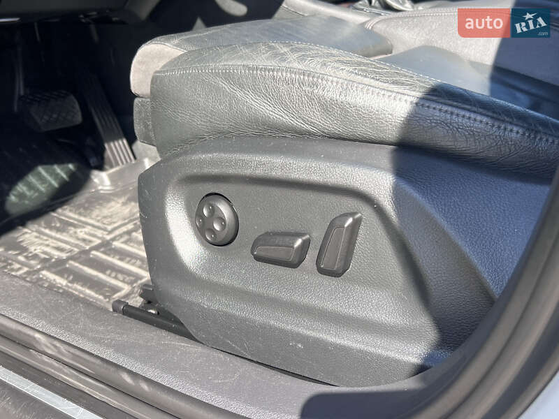 Позашляховик / Кросовер Audi Q3 2015 в Нововолинську