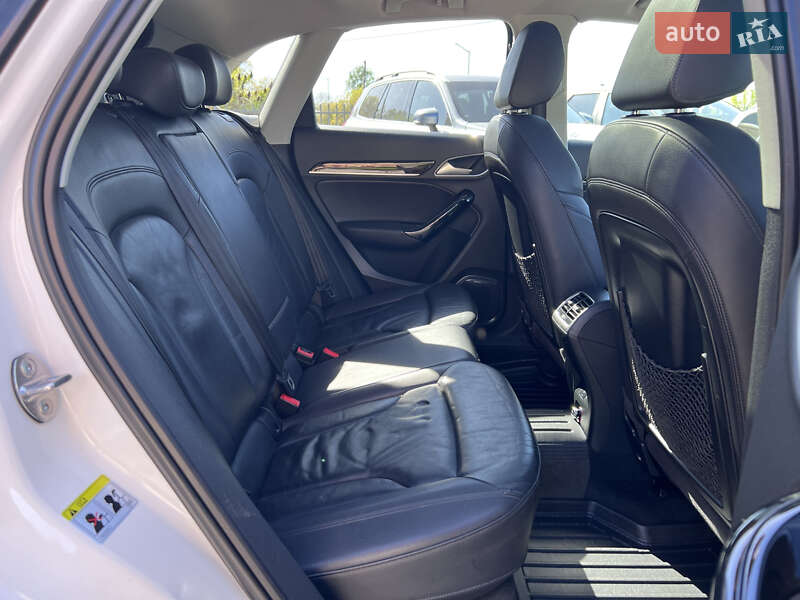 Позашляховик / Кросовер Audi Q3 2015 в Нововолинську