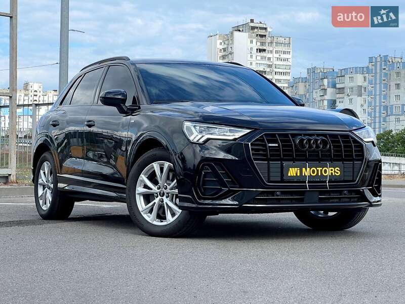 Внедорожник / Кроссовер Audi Q3 2024 в 